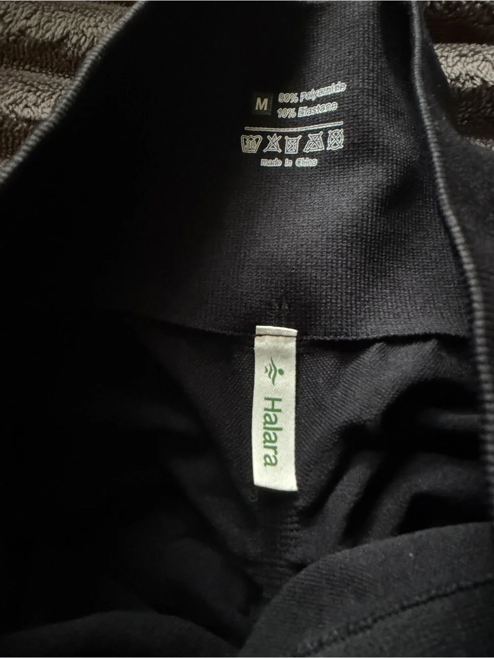 HALARA Black High-Rise Seamless Leggings with Butt Scrunch - Picture 4 of 8
